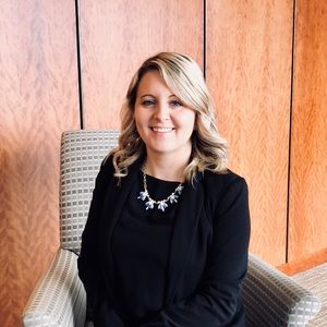 Meet your Posher, Elizabeth